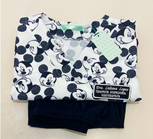 Pijama Hospitalar com Estampa Mickey