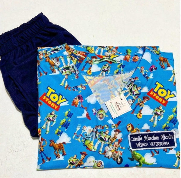 Pijama Hospitalar com Estampa Toy Story